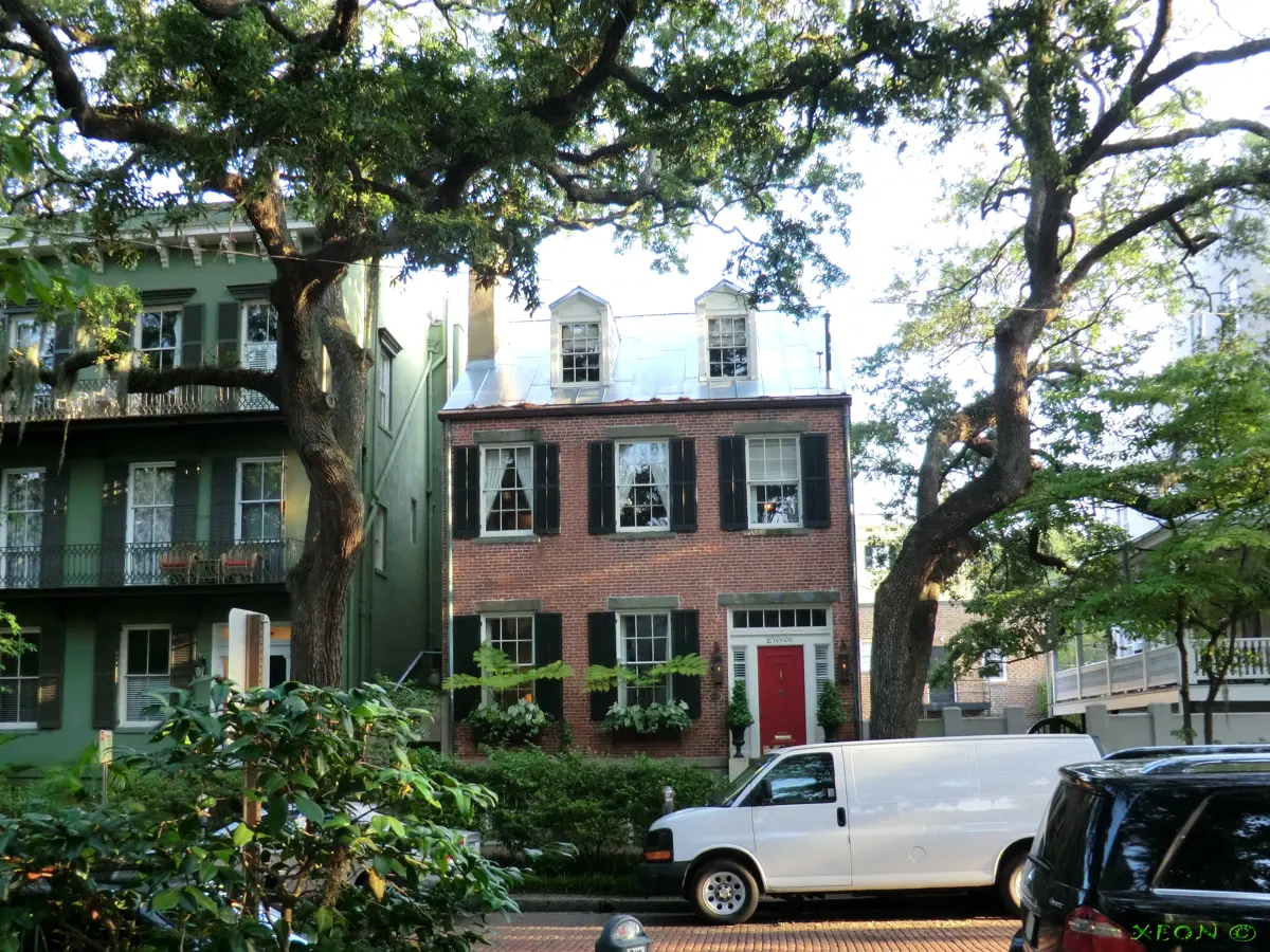 A 19th-century brick townhouse in the Historic District, the kind of house a Savannah GA ghost hunt investigates